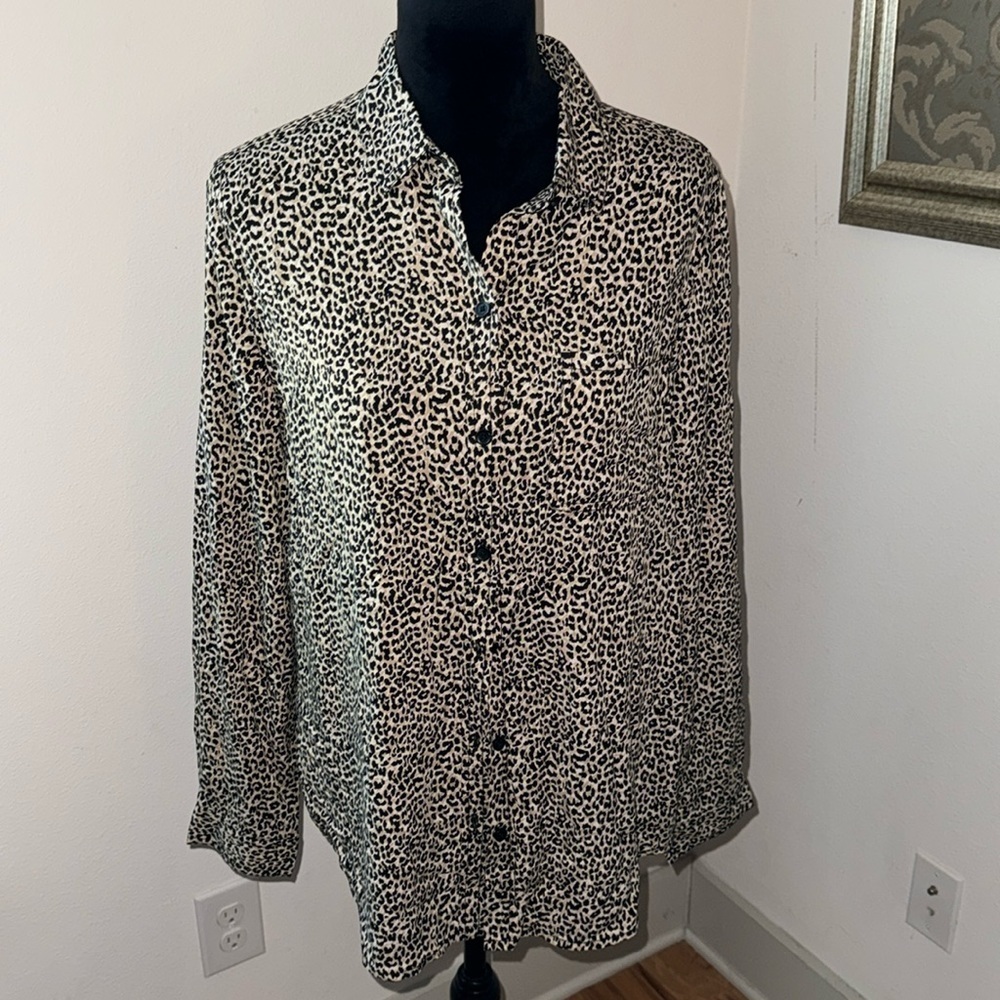 Beach lunch lounge collection Sz L animal‎ print buttoned down long sleeves top